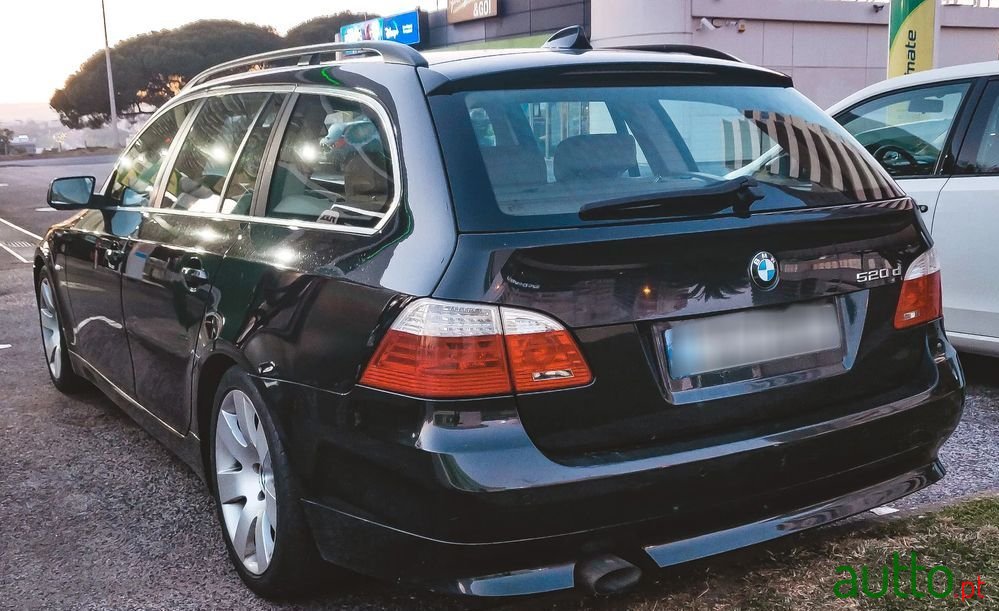 2009' BMW 520 Da Touring photo #1