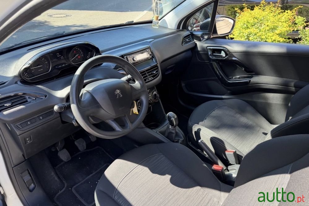 2015' Peugeot 208 Puretech 68 Access photo #6