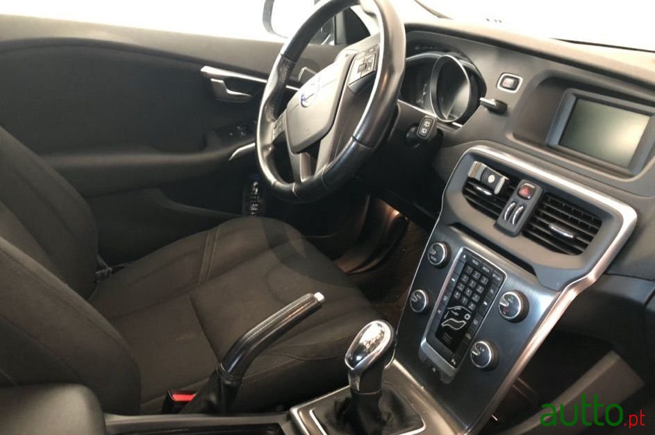 2013' Volvo V40 photo #2