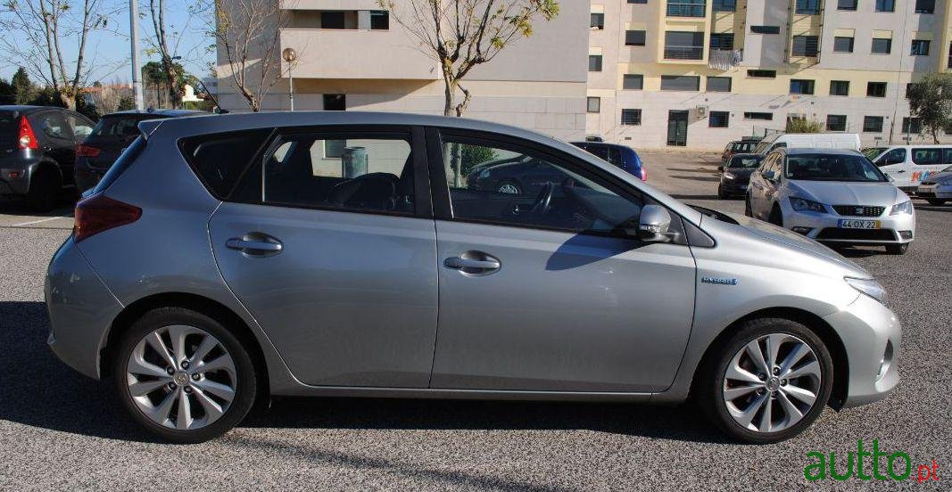 2015' Toyota Auris photo #3