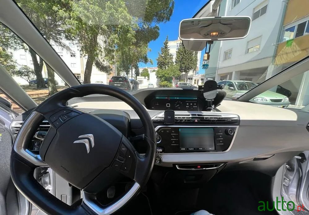 2020' Citroen Grand C4 SpaceTourer photo #5