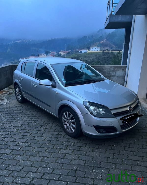 2005' Opel Astra 1.3 Cdti Enjoy photo #1