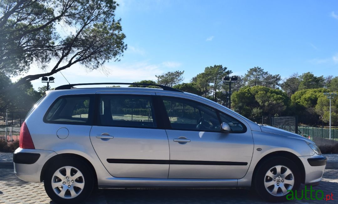 2004' Peugeot 307 Break photo #4