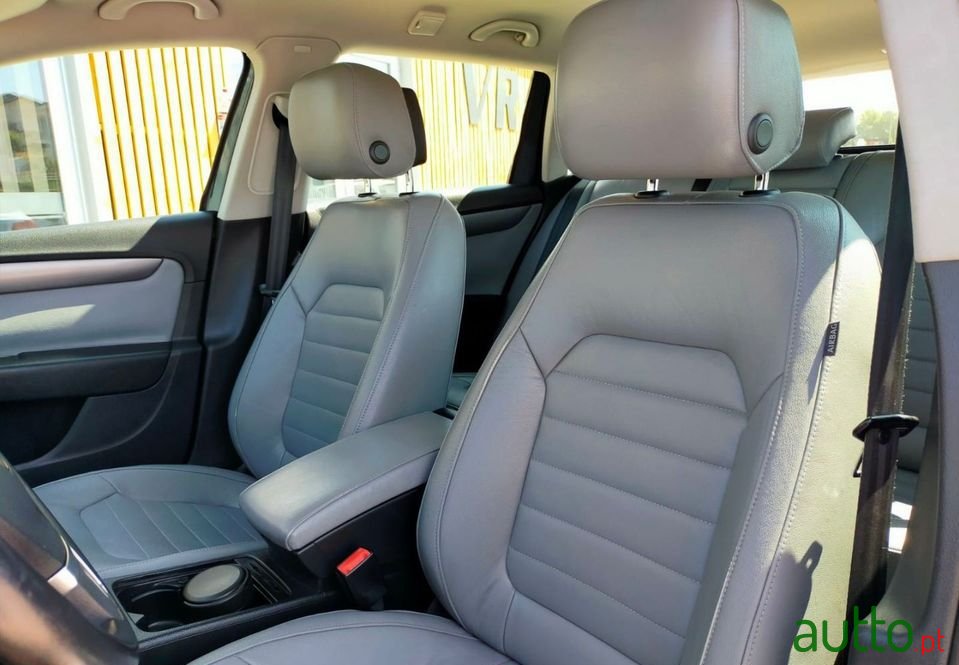 2014' Volkswagen Passat Variant photo #4