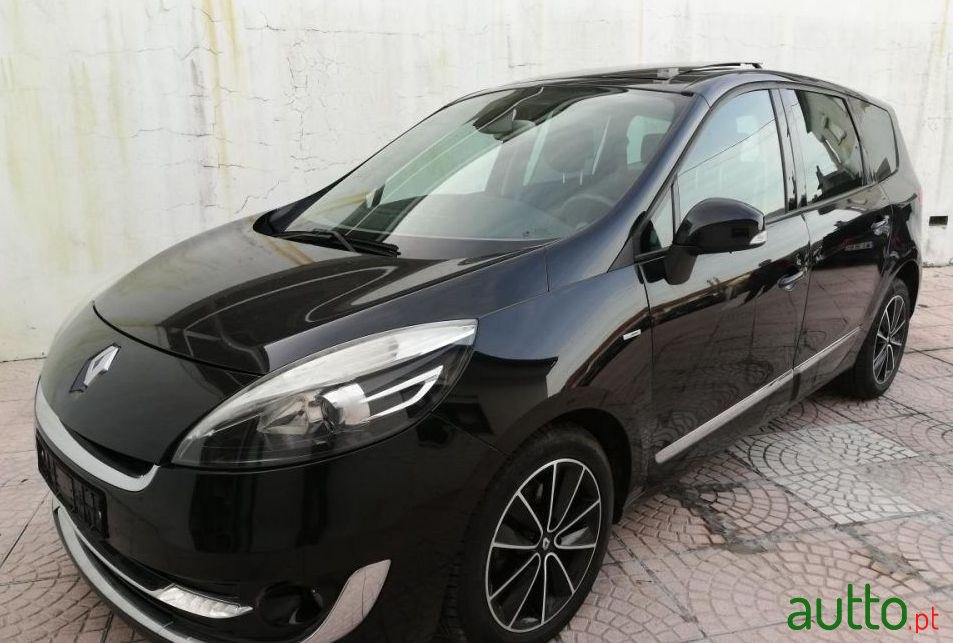 2012' Renault Grand Scenic photo #1