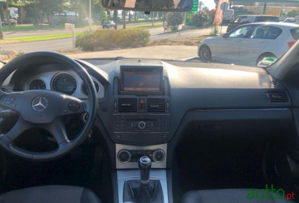 2008' Mercedes-Benz C-220 photo #3