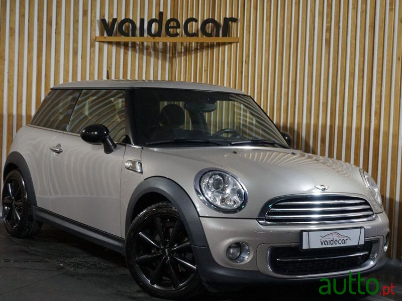 2013' MINI Cooper photo #1