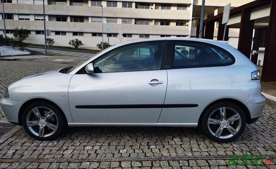 2004' SEAT Ibiza photo #2