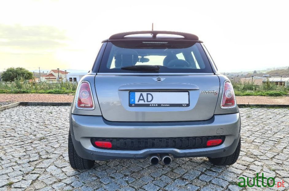 2010' MINI Cooper photo #2