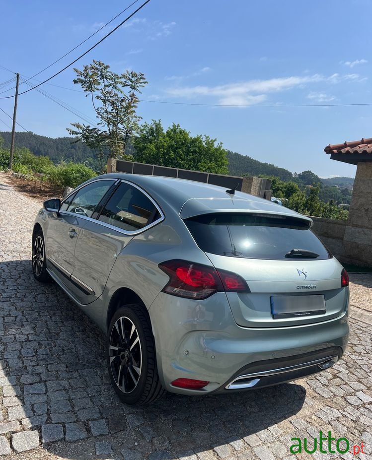 2012' Citroen DS4 photo #3