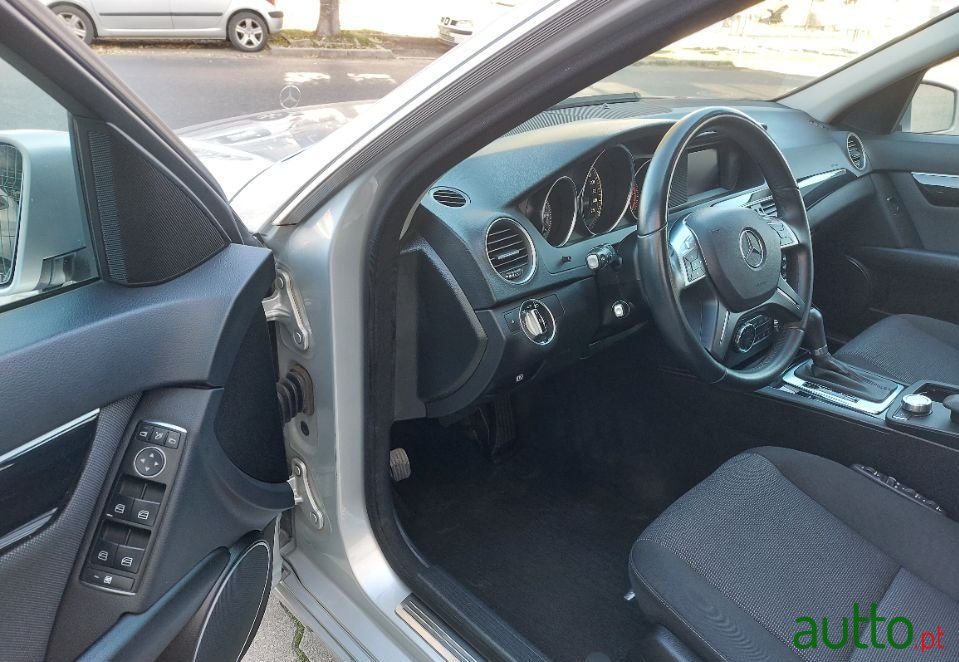 2013' Mercedes-Benz C-220 photo #6