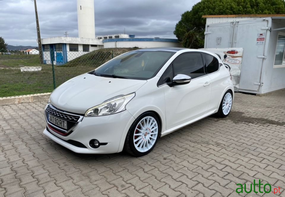 2014' Peugeot 208 photo #2