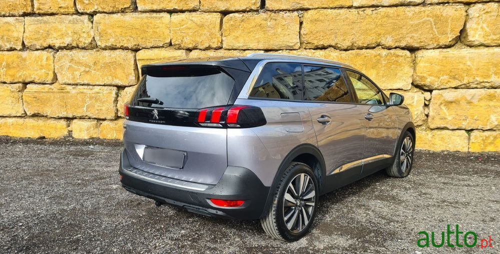 2017' Peugeot 5008 photo #2