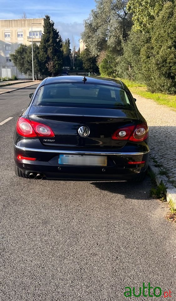 2008' Volkswagen Passat 2.0 Tdi photo #3