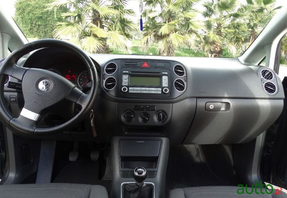 2007' Volkswagen Golf Plus photo #2