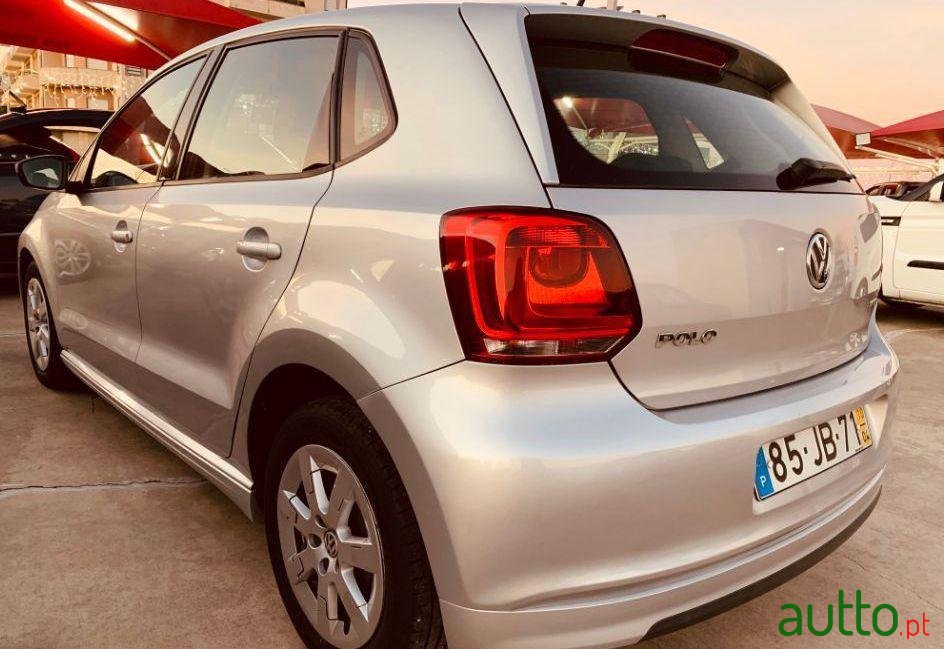 2010' Volkswagen Polo photo #2
