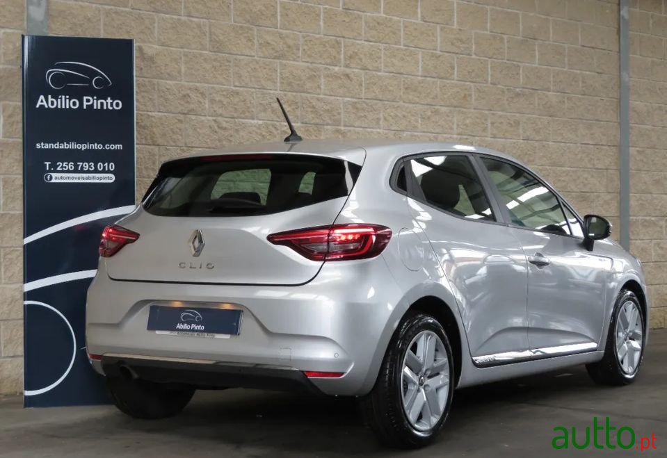 2021' Renault Clio photo #3