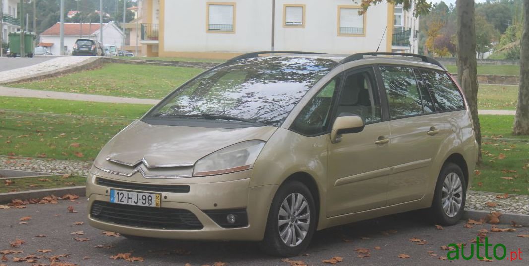 2009' Citroen C4 Grand Picasso photo #4