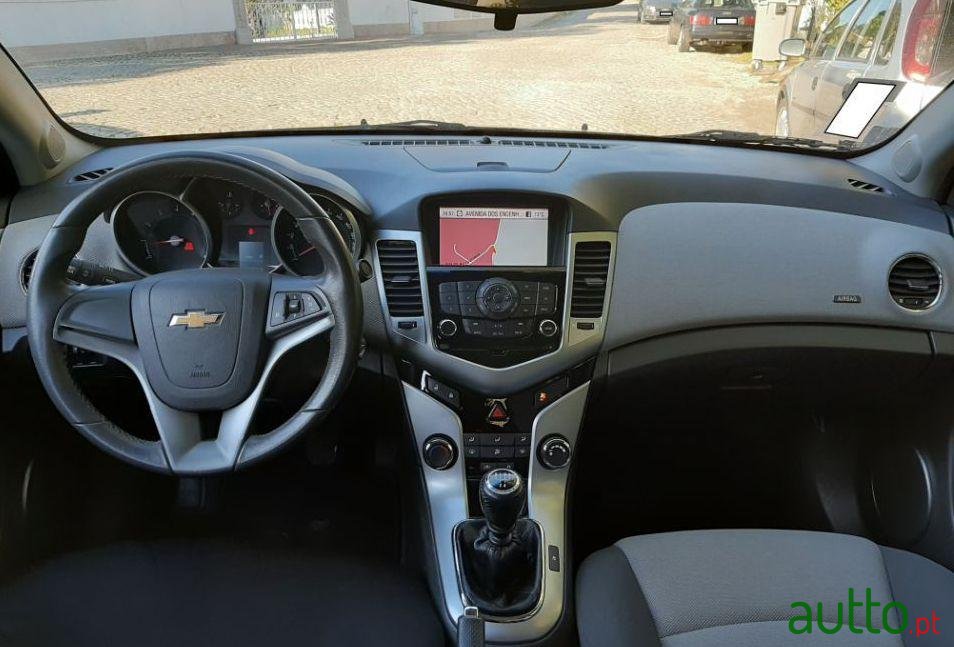 2010' Chevrolet Cruze 1.6 Ls photo #1