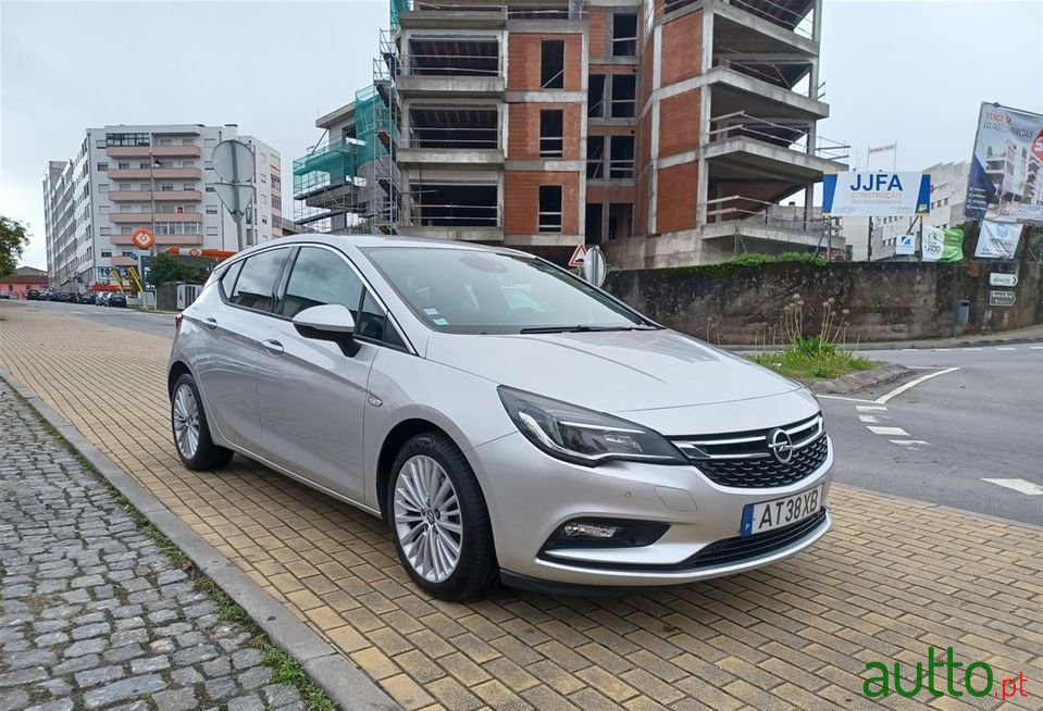 2017' Opel Astra photo #3