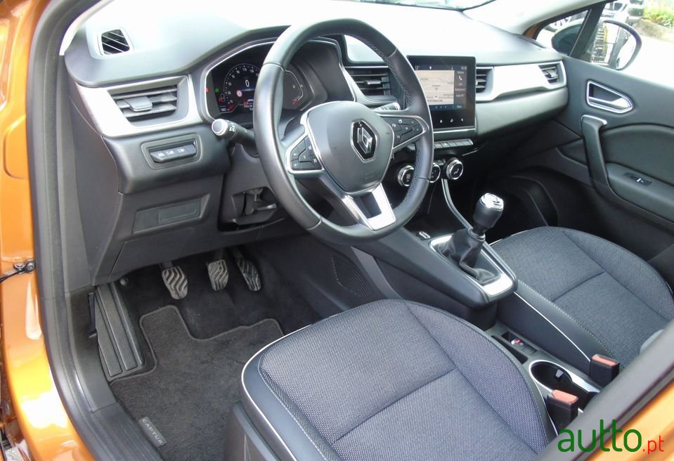 2020' Renault Captur photo #6