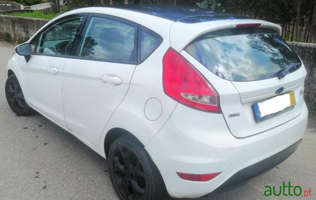 2010' Ford Fiesta photo #5