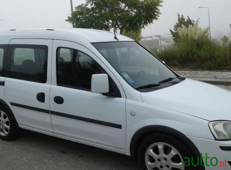 2009' Opel Combo Tour 1.3 Cdti photo #2