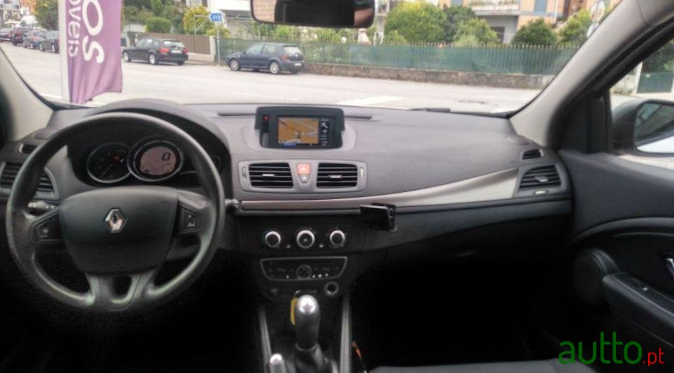 2011' Renault Megane Carrinha photo #2