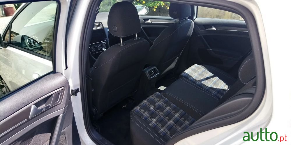 2017' Volkswagen Golf photo #5