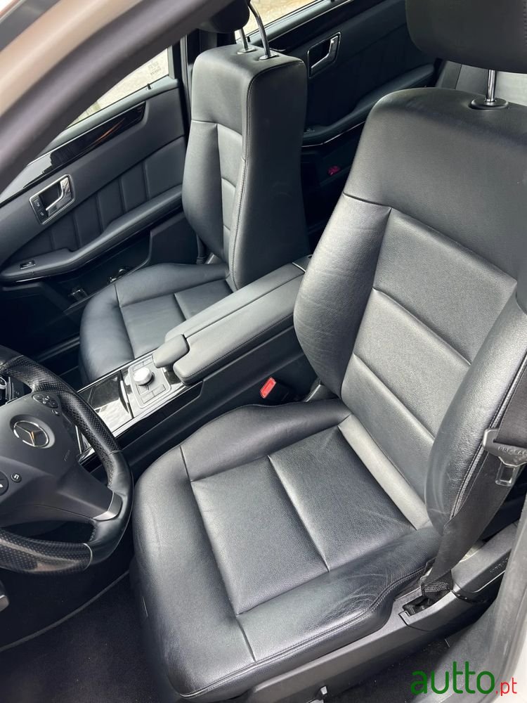 2009' Mercedes-Benz Classe E photo #6