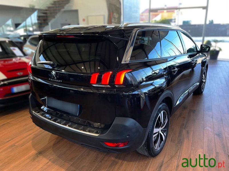 2020' Peugeot 5008 photo #2