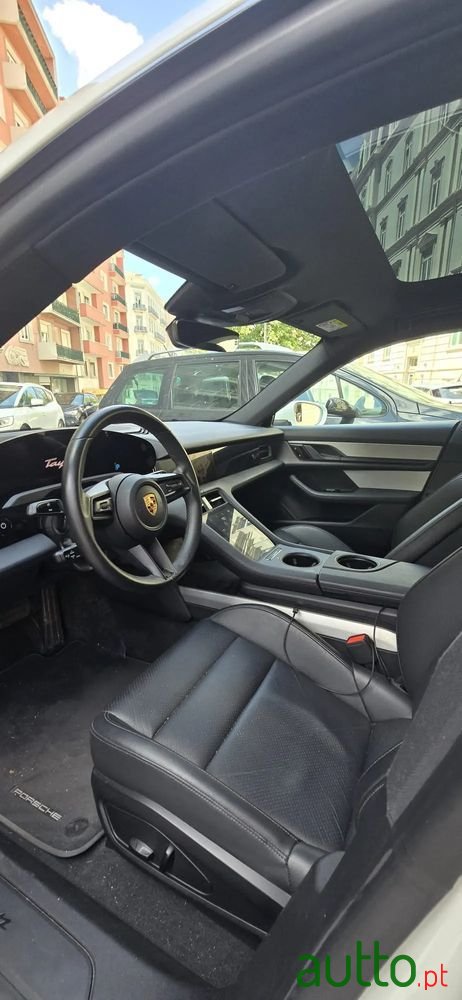 2021' Porsche Taycan 4S photo #6