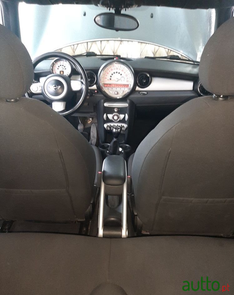 2011' MINI Cooper D photo #3