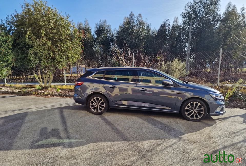 2017' Renault Megane Sport Tourer photo #3