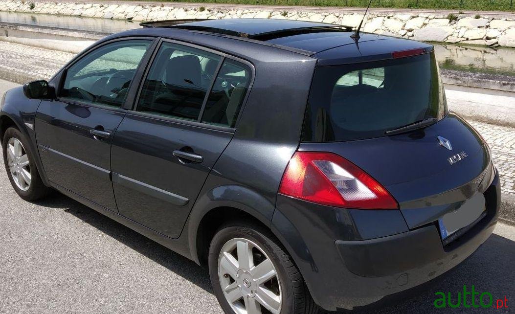 2005' Renault Megane 105 Cv 5P photo #2