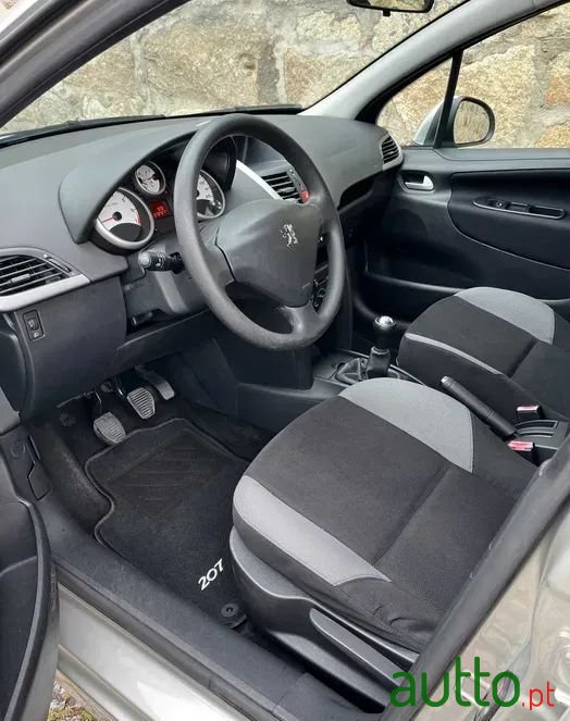 2007' Peugeot 207 photo #2