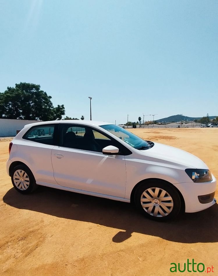 2011' Volkswagen Polo photo #4