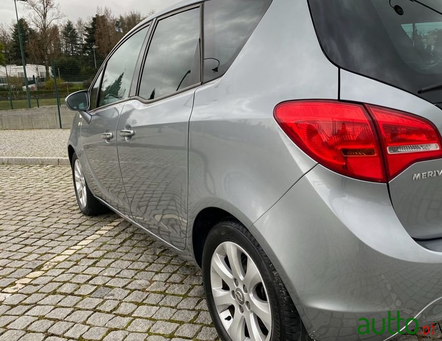 2011' Opel Meriva photo #3