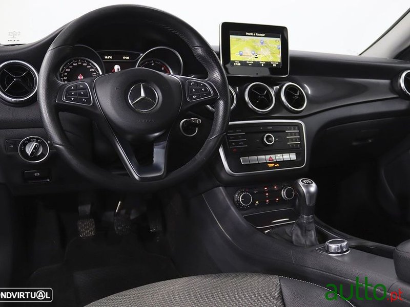 2017' Mercedes-Benz Classe Cla photo #5