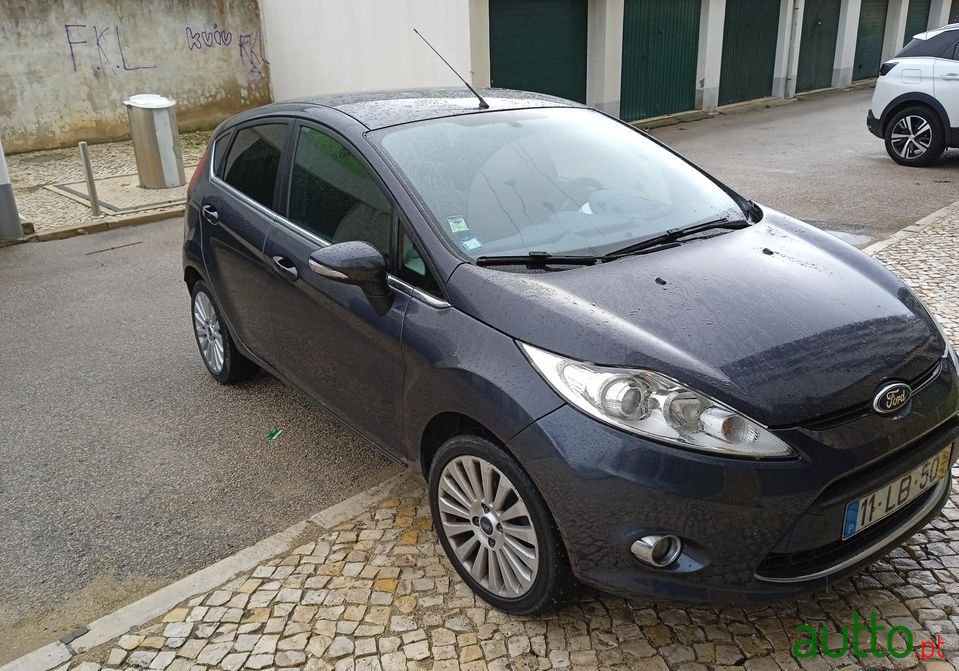 2010' Ford Fiesta photo #4