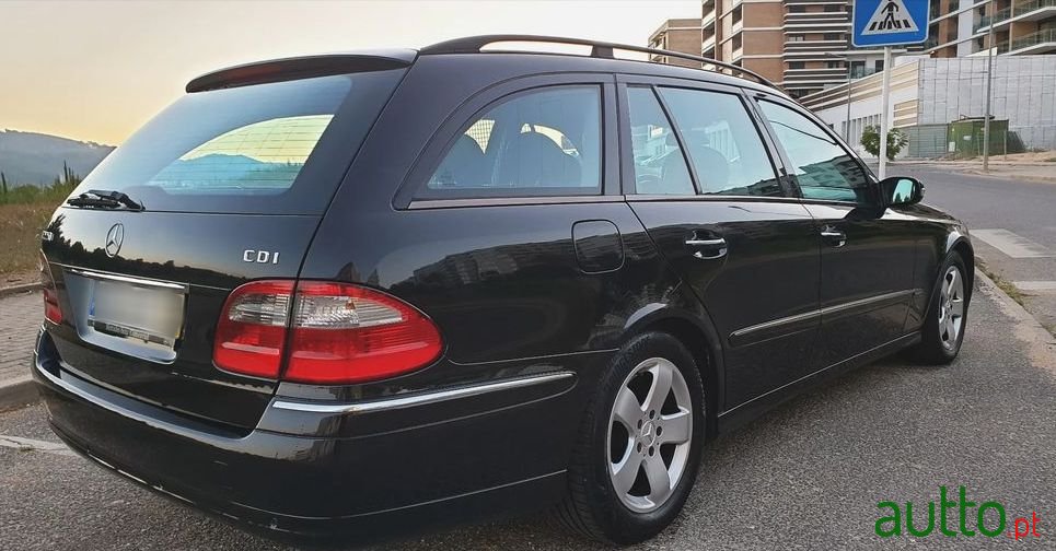 2005' Mercedes-Benz E 220 photo #3