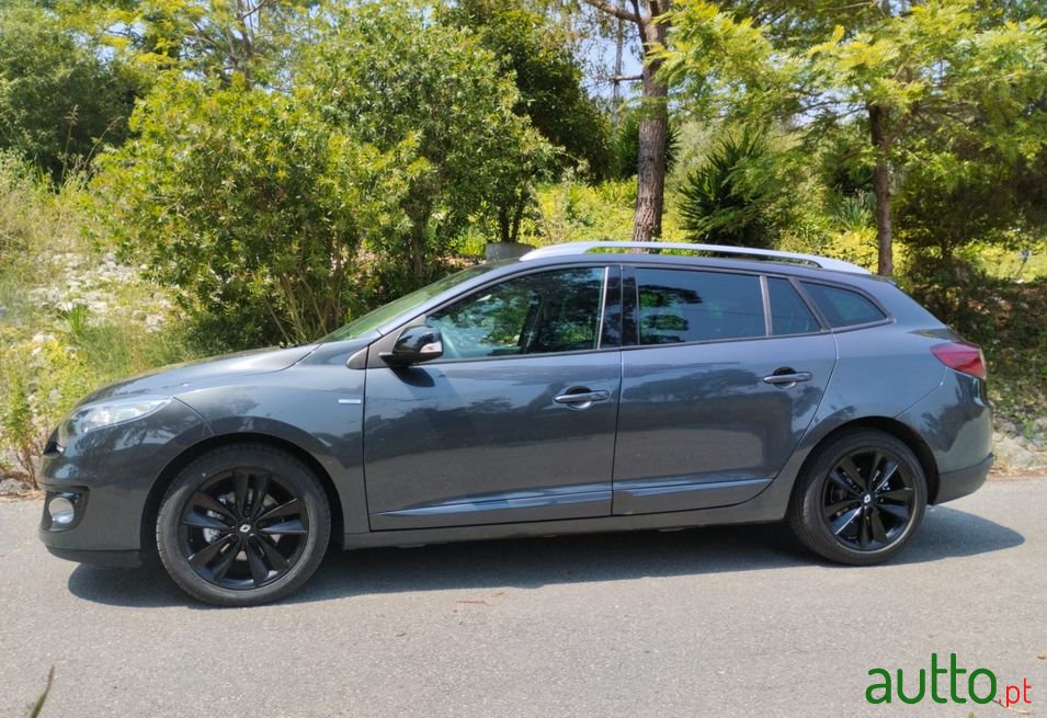 2012' Renault Megane Sport Tourer photo #6