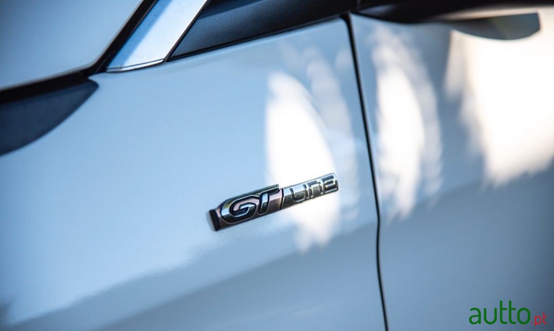 2019' Peugeot 5008 photo #2