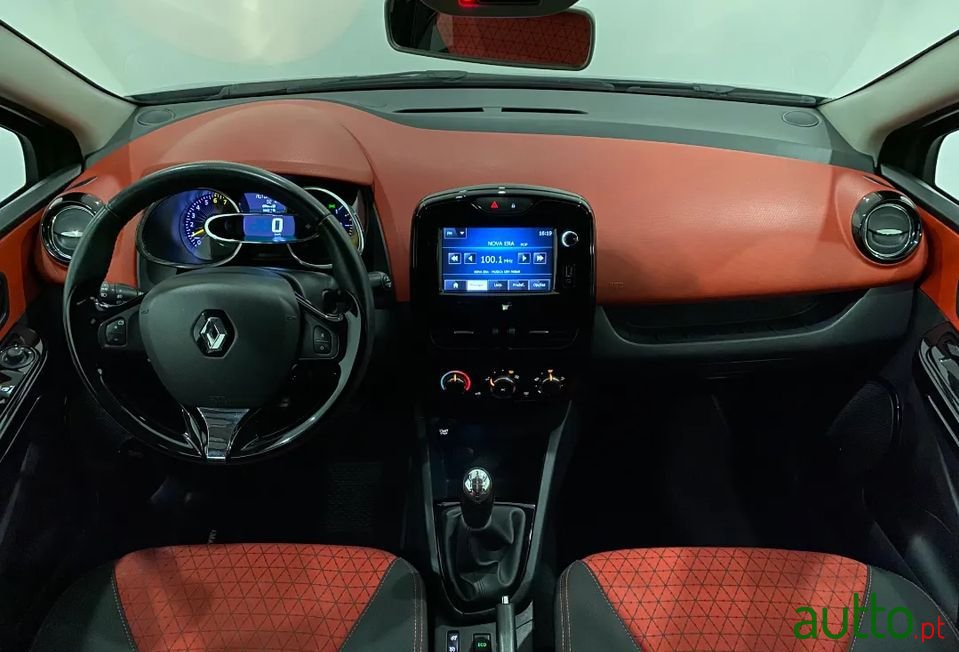 2014' Renault Clio photo #6