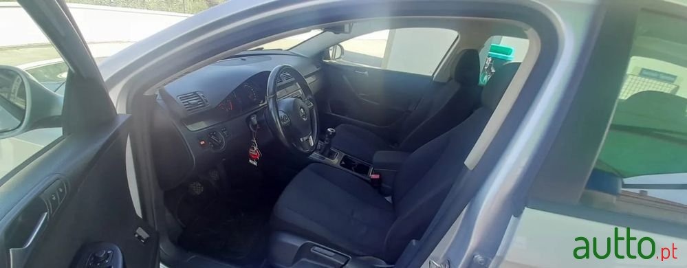 2009' Volkswagen Passat Variant photo #5