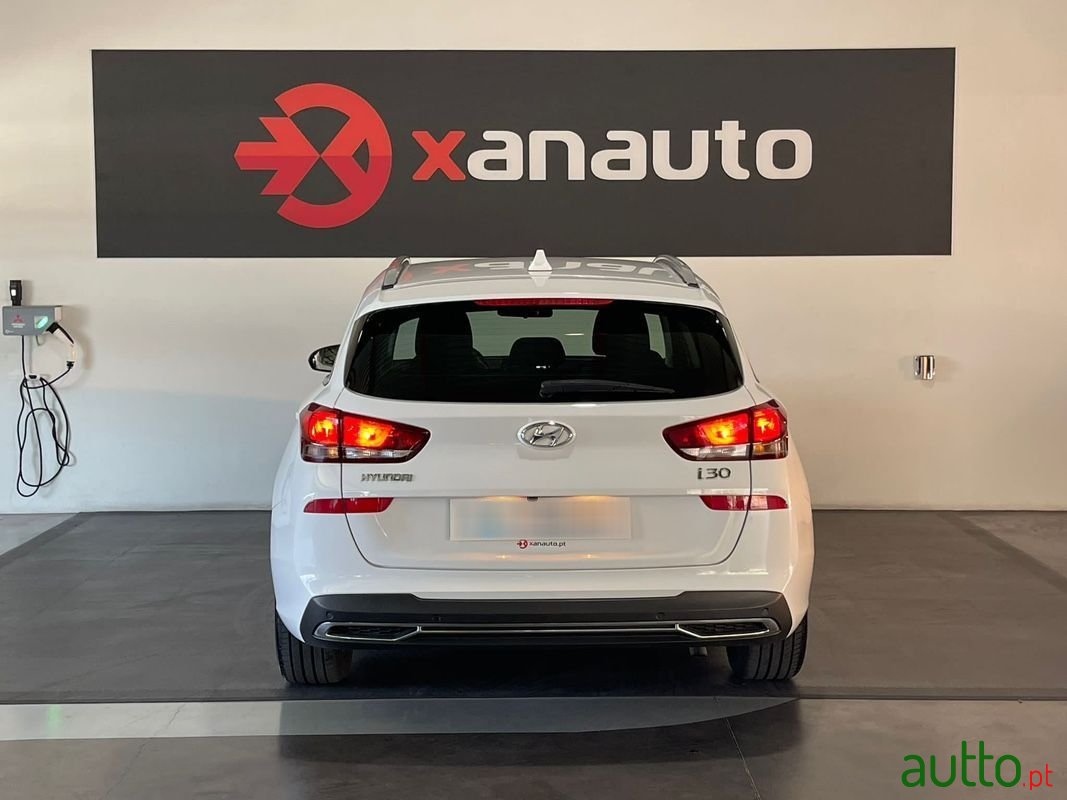 2022' Hyundai i30 Sw photo #2