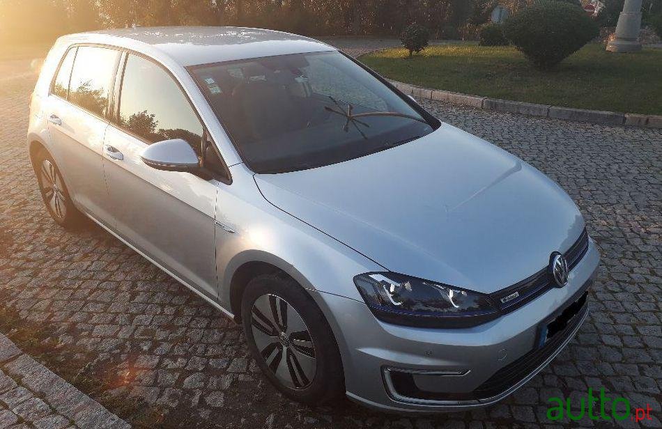 2015' Volkswagen Golf photo #3