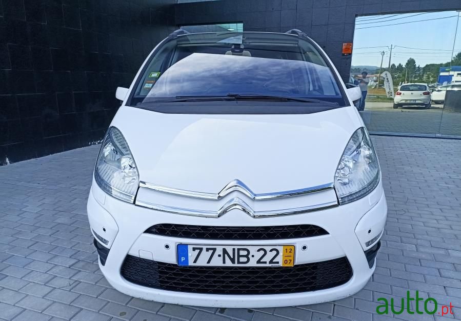 2012' Citroen C4 Picasso photo #6