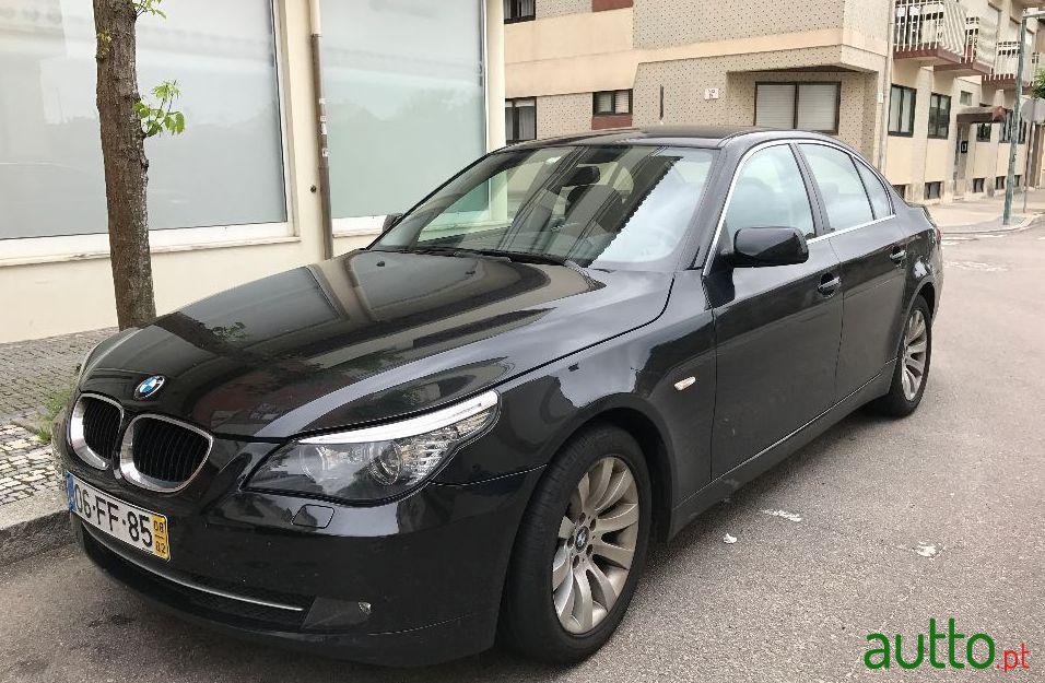 2008' BMW 520 520 D photo #1