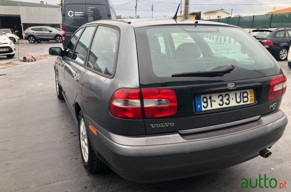 2002' Volvo V40 photo #3
